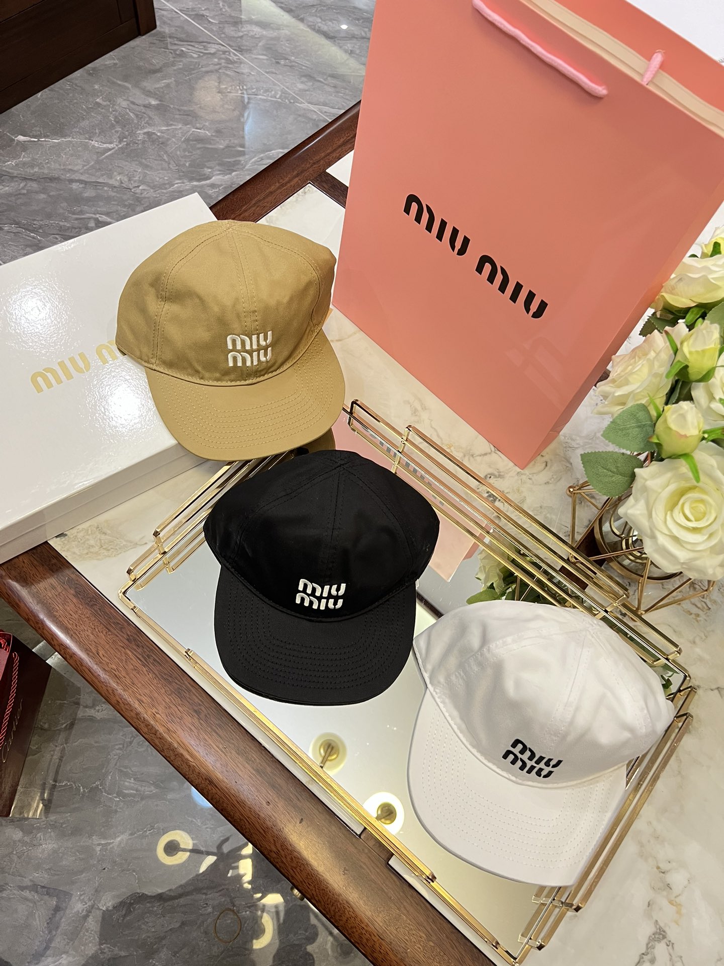 miu miu hat model 08